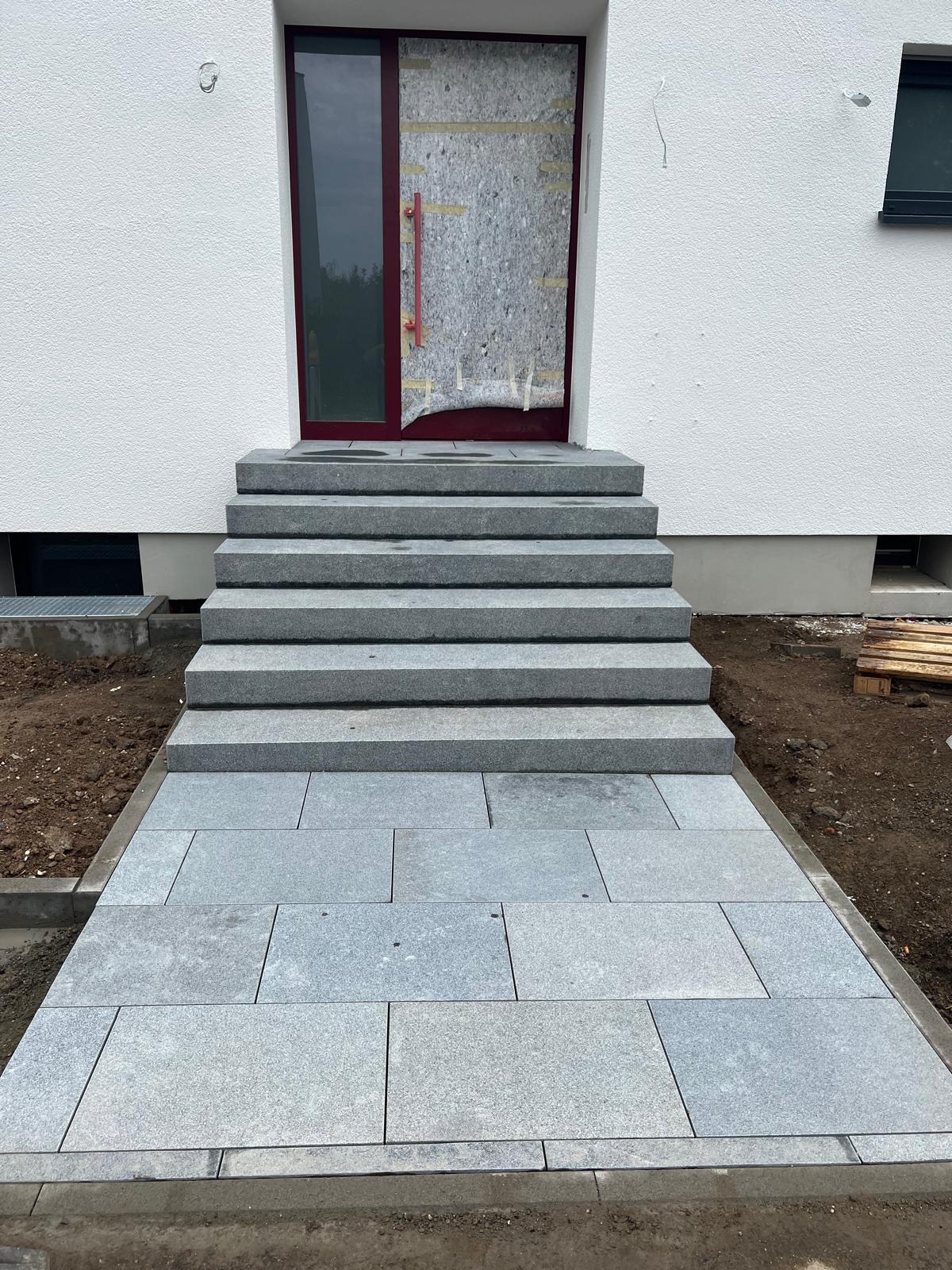 Granit Eingangstreppe Neubau